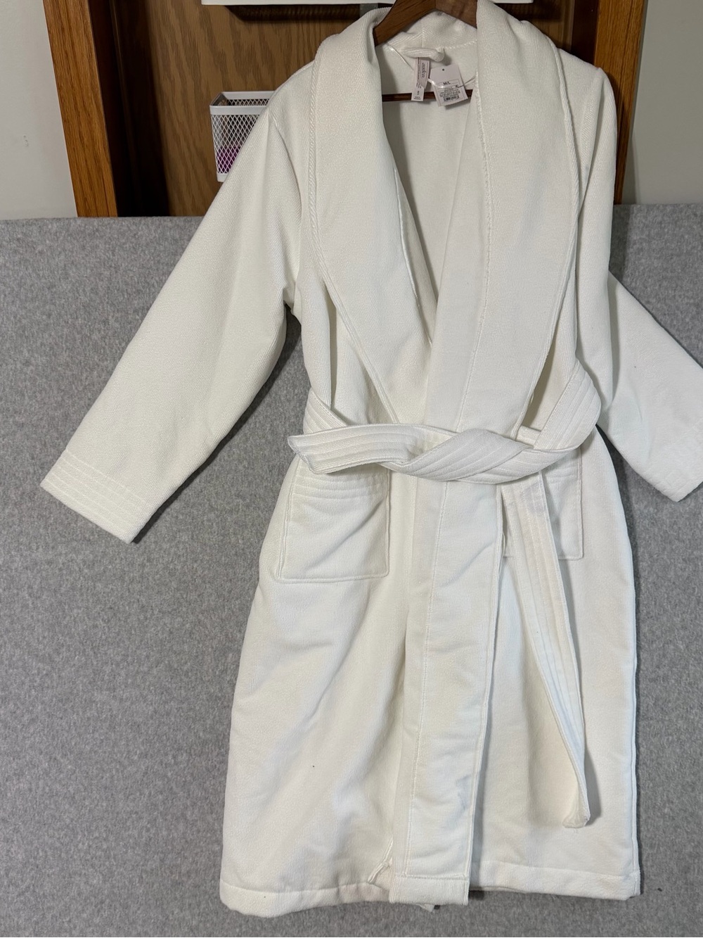 Auden White Shawl-Collar Robe medium/large